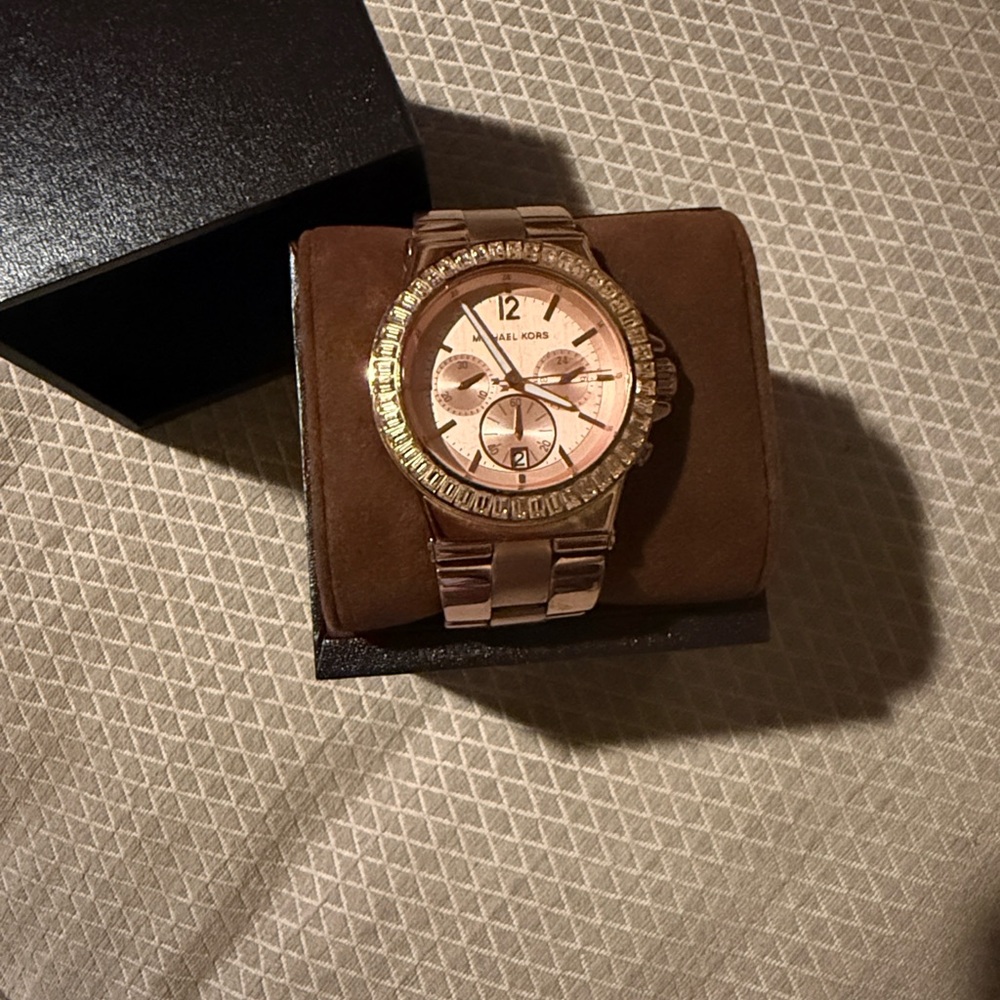 Michael Kors Women’s Rose Gold Watch with Rose Gold Diamonds - Picture 3 of 7